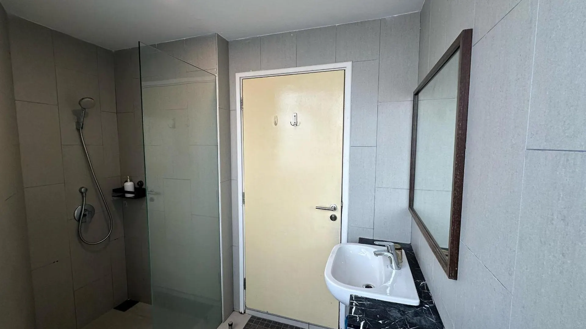 New 4Queen Bed 3 Room 2Cp Near Gurney With Tvbox And Ktv Set Tanjung Tokong 0*,